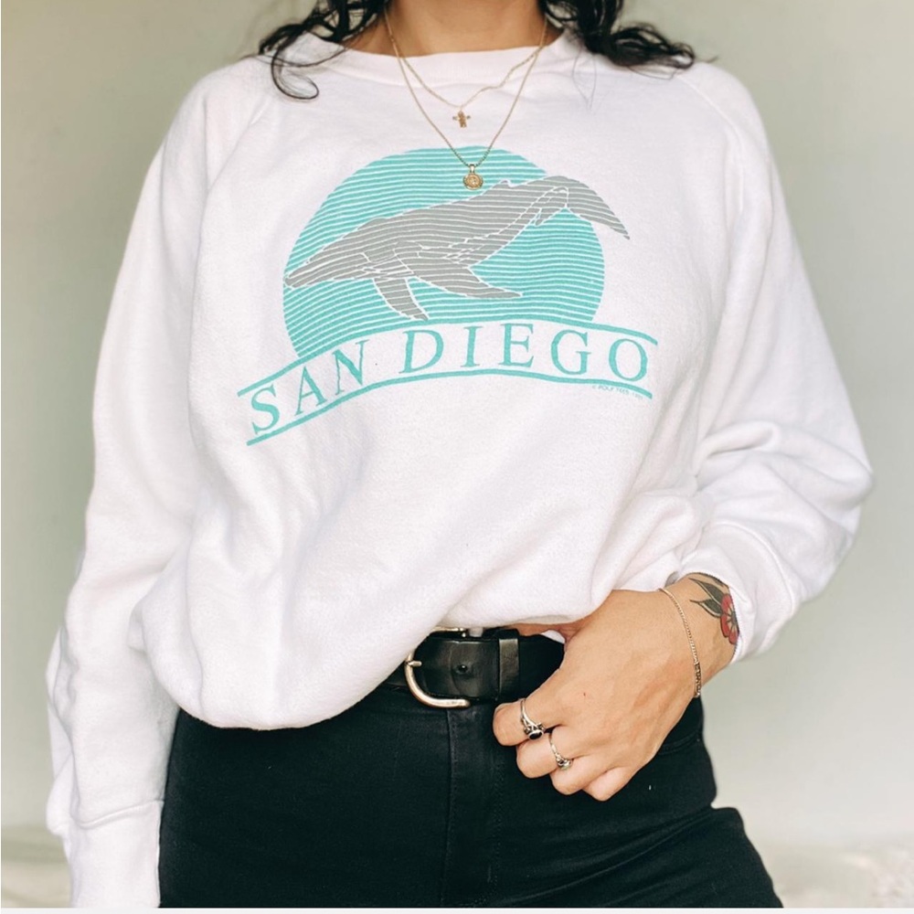 Vintage 1989 San Diego Crewneck White Sweatshirt with Whale Graphic